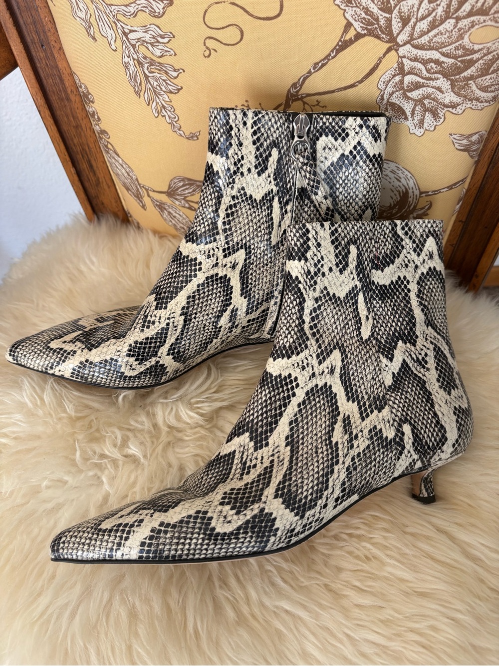Aeyde Sofisticated Animalier
Print Boots